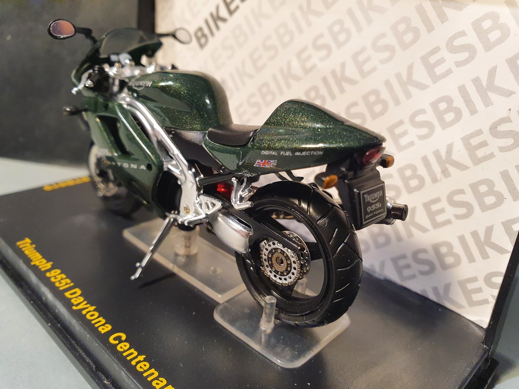 TRIUMPH 955i DAYTONA CENTENARY - 1/24 IXO STB019 – Image 3