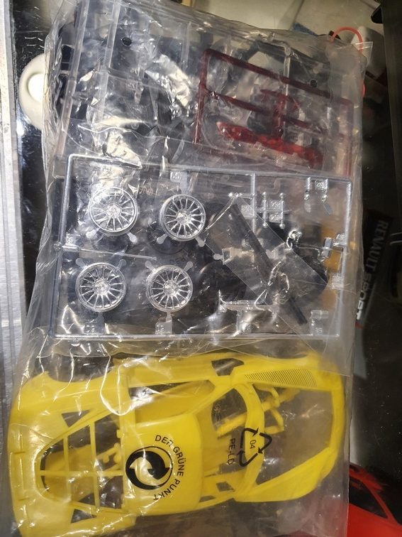 KIT CHEVROLET CORVETTE C6-R winner LE MANS 2006 - 1/25 REVELL 07396 – Image 3