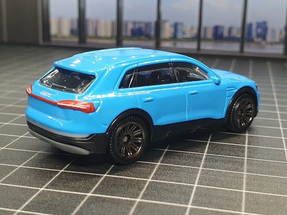 Matchbox 2022 &ndash; Audi E-Tron Blu &ndash; 77/100 &ndash; Scala 1:64 &ndash; Modellino Diecast