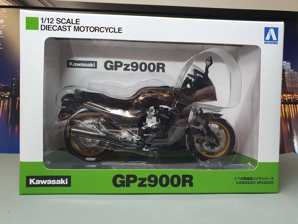 KAWASAKI GPZ900R NINJA Black/Gold - 1/12 AOSHIMA – Image 3