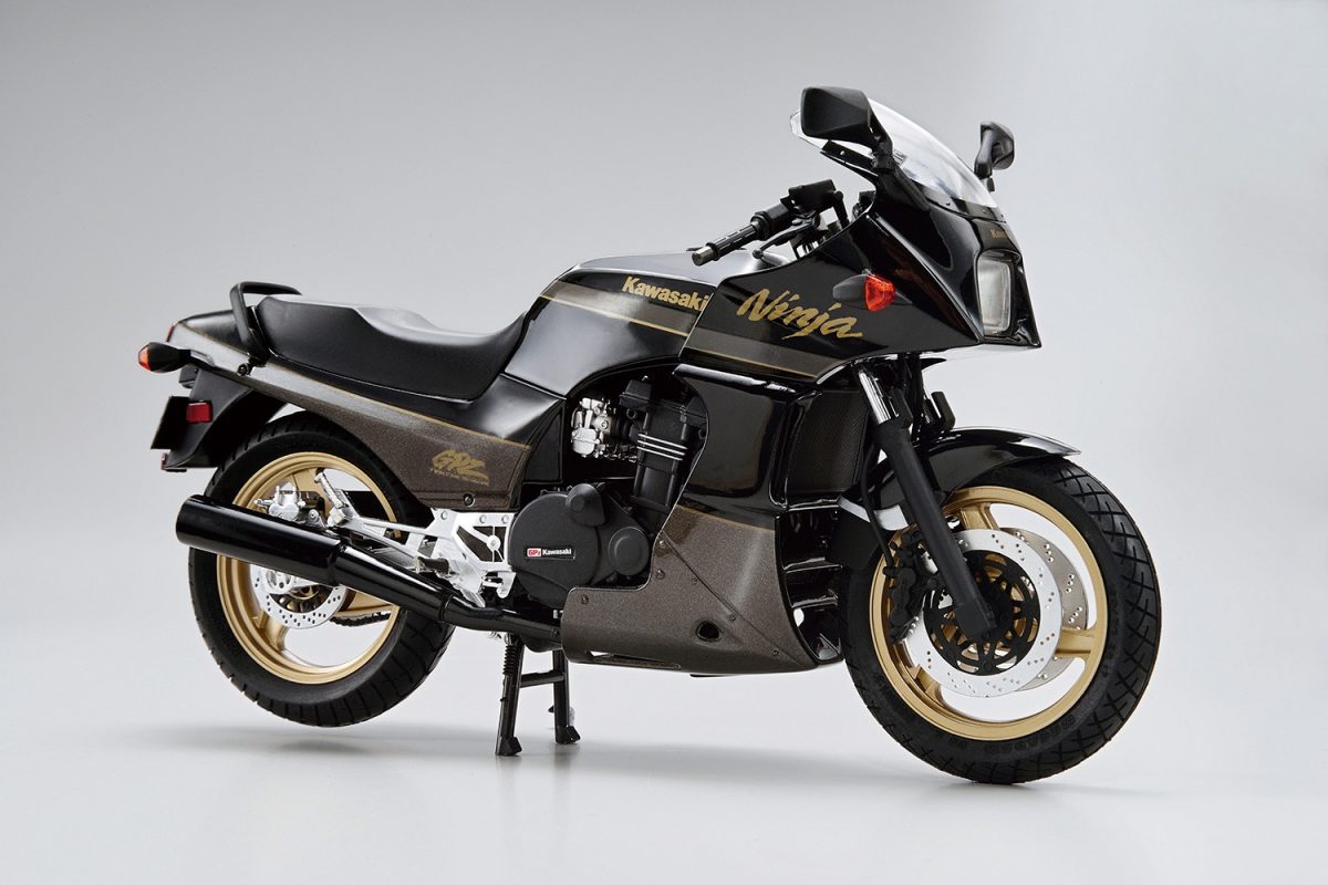 KAWASAKI GPZ900R NINJA Black/Gold - 1/12 AOSHIMA – Image 5