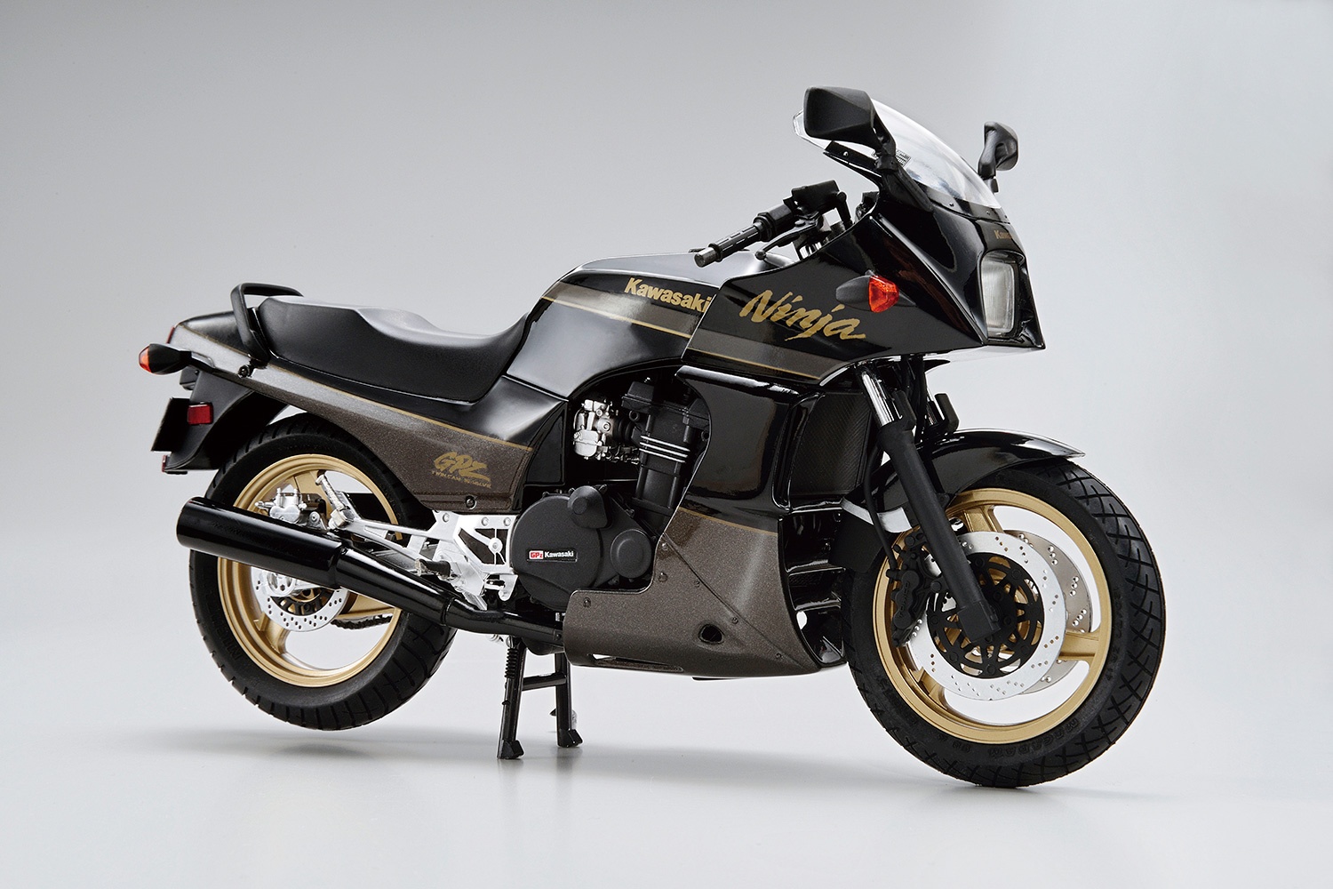 KAWASAKI GPZ900R NINJA Black/Gold - 1/12 AOSHIMA – Image 5