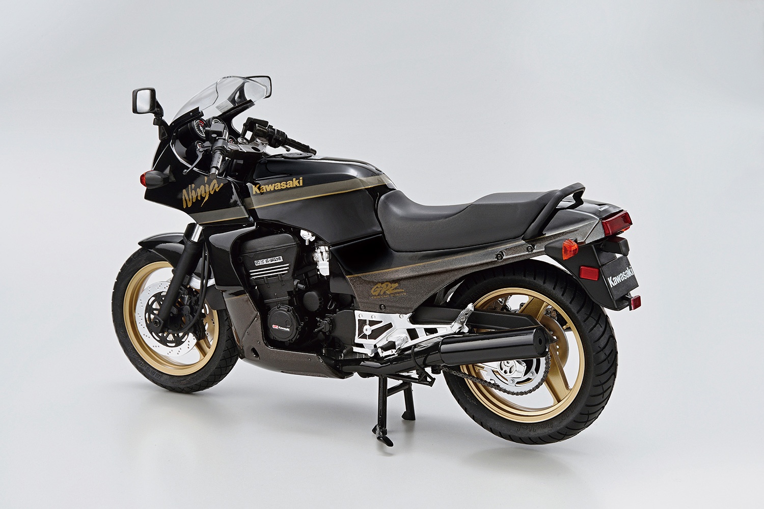 KAWASAKI GPZ900R NINJA Black/Gold - 1/12 AOSHIMA – Image 4