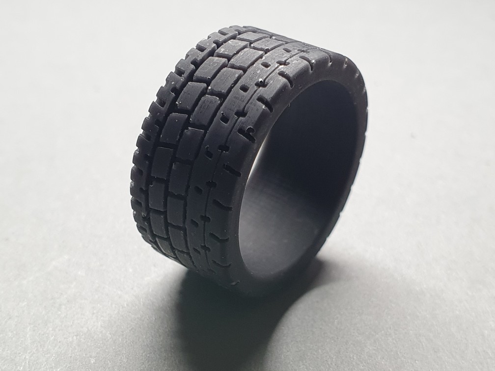 PNEUS 1/24 CAOUTCHOUC PIRELLI  PZERO ASPHALTE 18" - TK2438 – Image 3