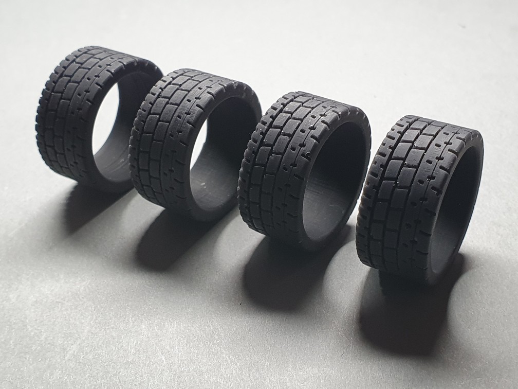 PNEUS 1/24 CAOUTCHOUC PIRELLI  PZERO ASPHALTE 18" - TK2438 – Image 4